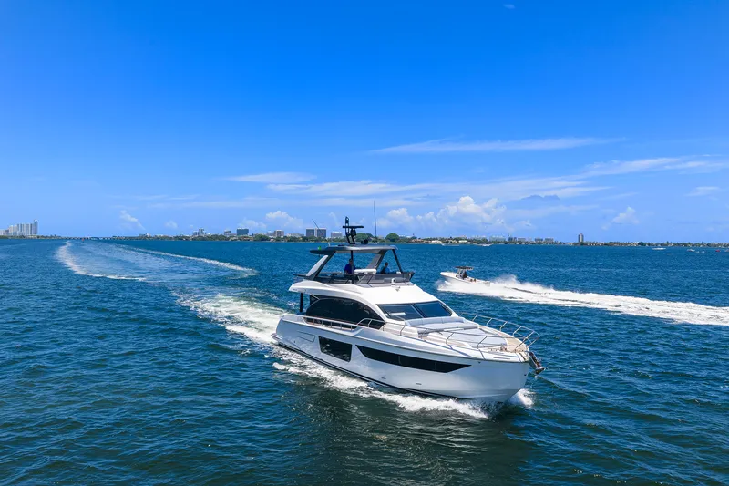 Slide: The Image of Azimut 68 FLY 2025 - 29