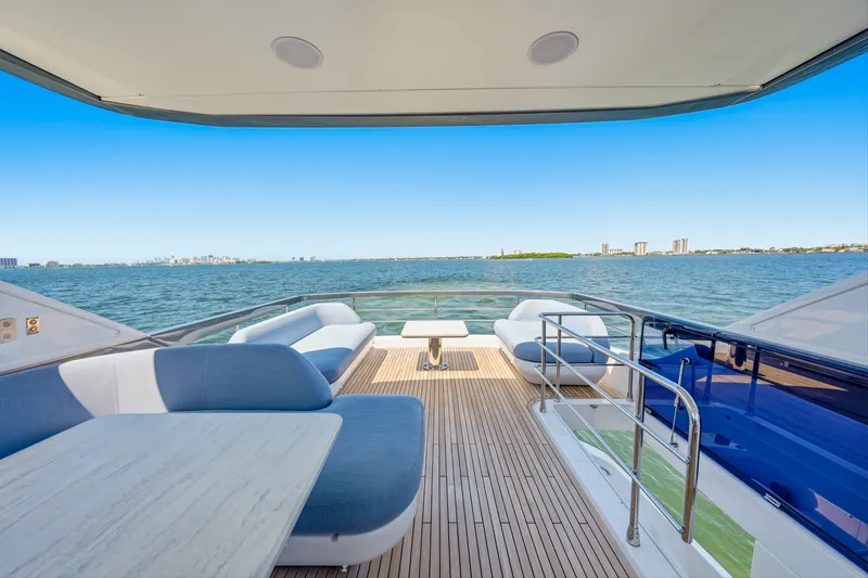 Slide: The Image of Azimut 68 FLY 2025 - 97