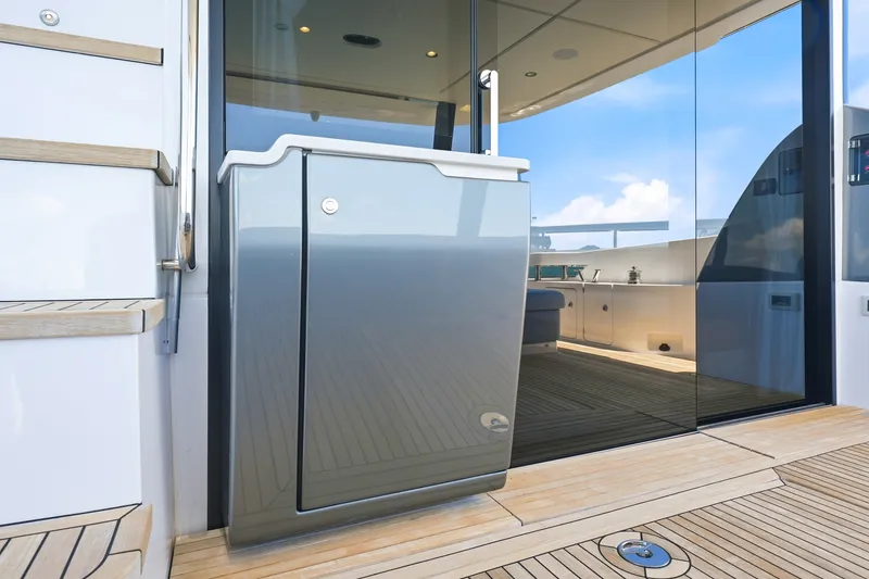 Slide: The Image of Azimut 68 FLY 2025 - 145