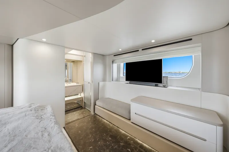 Slide: The Image of Azimut 68 FLY 2025 - 66