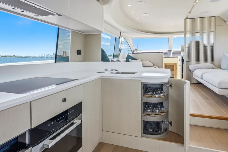 Slide: The Image of Azimut 68 FLY 2025 - 152