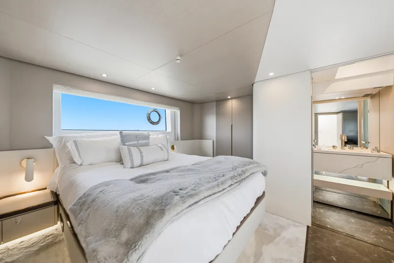 Slide: The Image of Azimut 68 FLY 2025 - 58