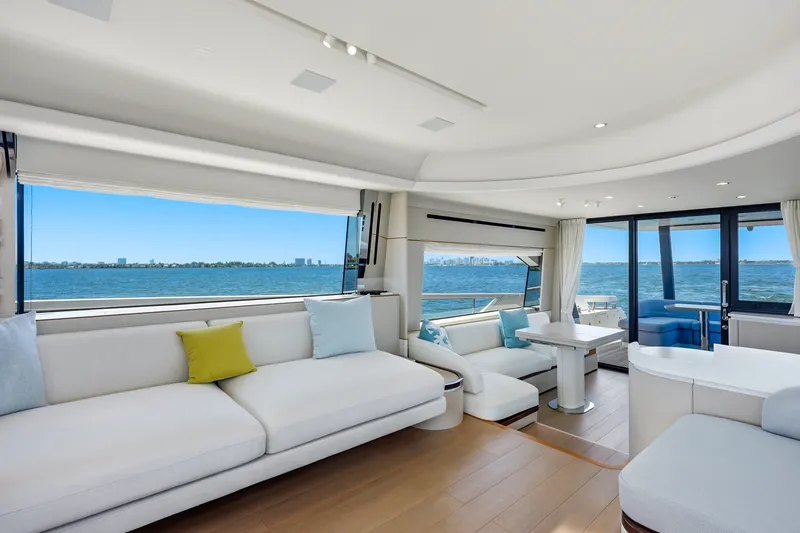 Slide: The Image of Azimut 68 FLY 2025 - 157