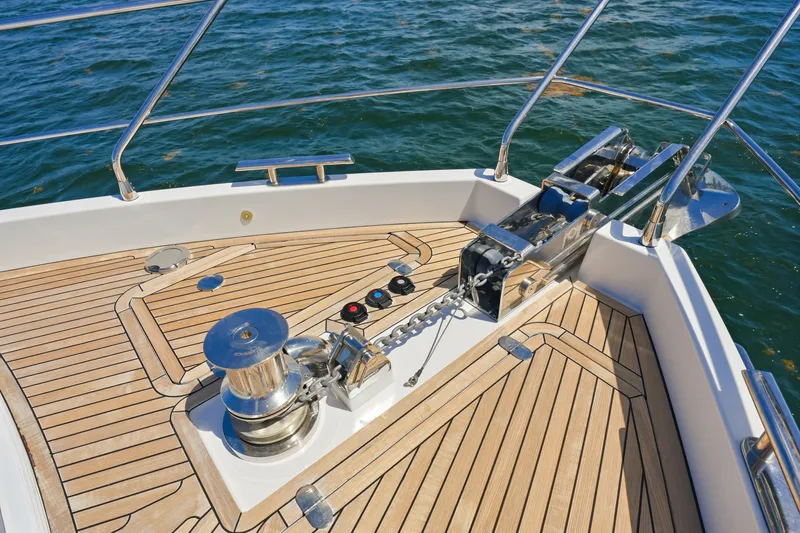 Slide: The Image of Azimut 68 FLY 2025 - 90