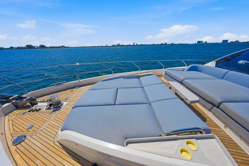 Slide: The Image of Azimut 68 FLY 2025 - 88
