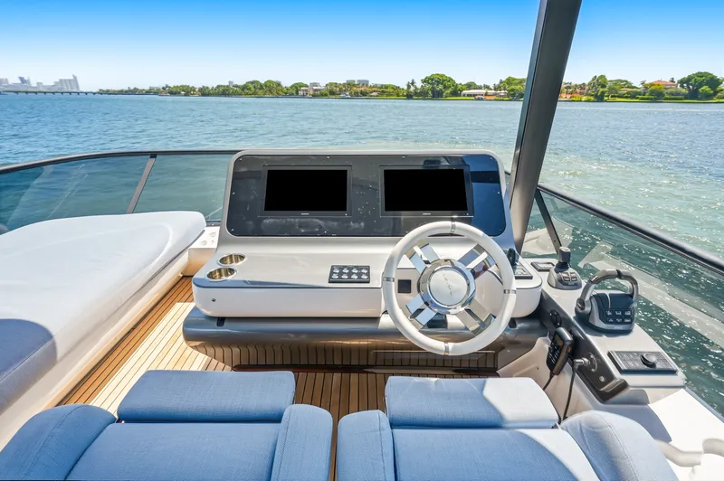 Slide: The Image of Azimut 68 FLY 2025 - 108