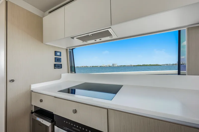 Slide: The Image of Azimut 68 FLY 2025 - 150