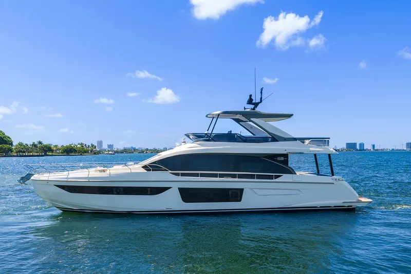 Slide: The Image of Azimut 68 FLY 2025 - 9