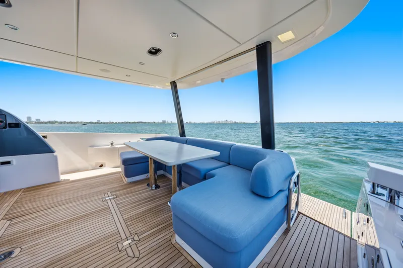 Slide: The Image of Azimut 68 FLY 2025 - 91