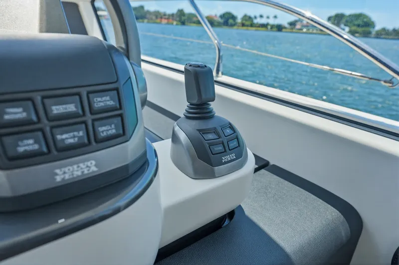 Slide: The Image of Azimut 68 FLY 2025 - 164