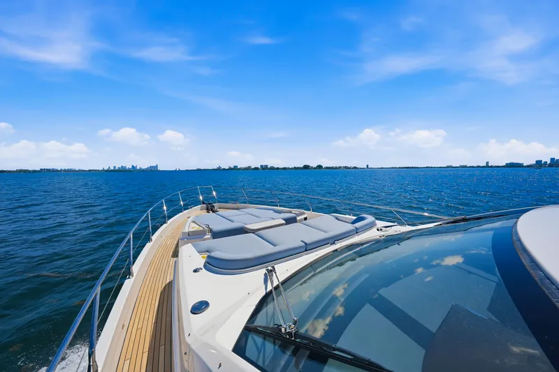 Slide: The Image of Azimut 68 FLY 2025 - 84