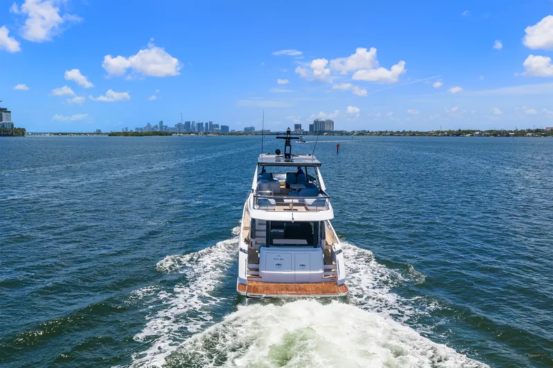 Slide: The Image of Azimut 68 FLY 2025 - 35