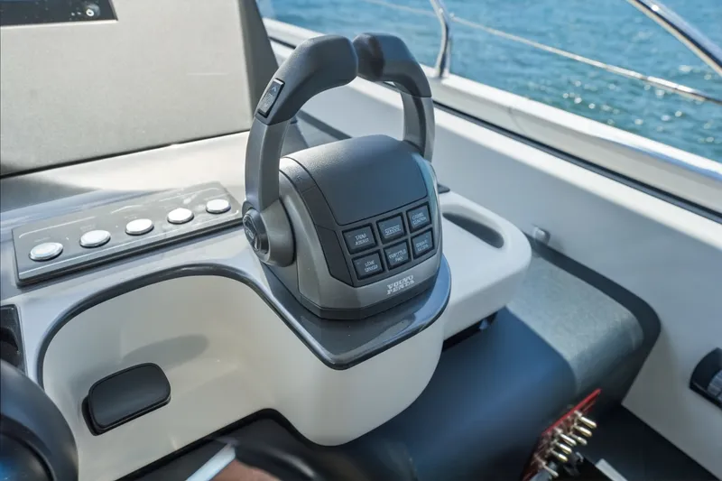 Slide: The Image of Azimut 68 FLY 2025 - 163