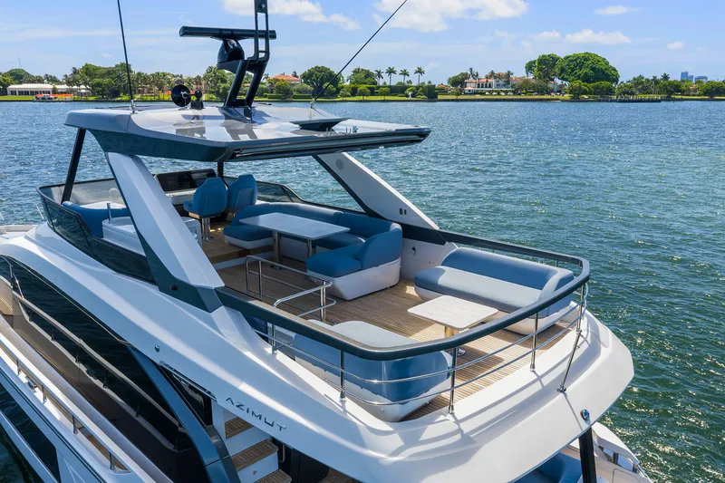 Slide: The Image of Azimut 68 FLY 2025 - 40