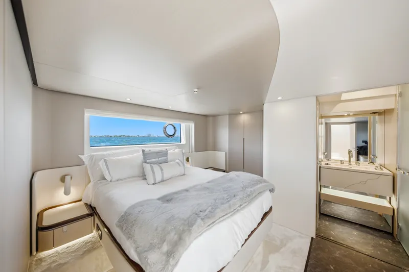 Slide: The Image of Azimut 68 FLY 2025 - 60