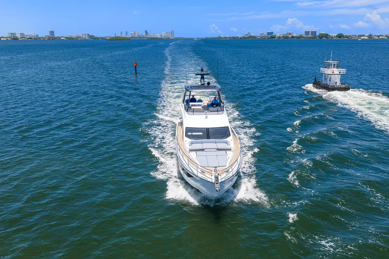 Slide: The Image of Azimut 68 FLY 2025 - 27