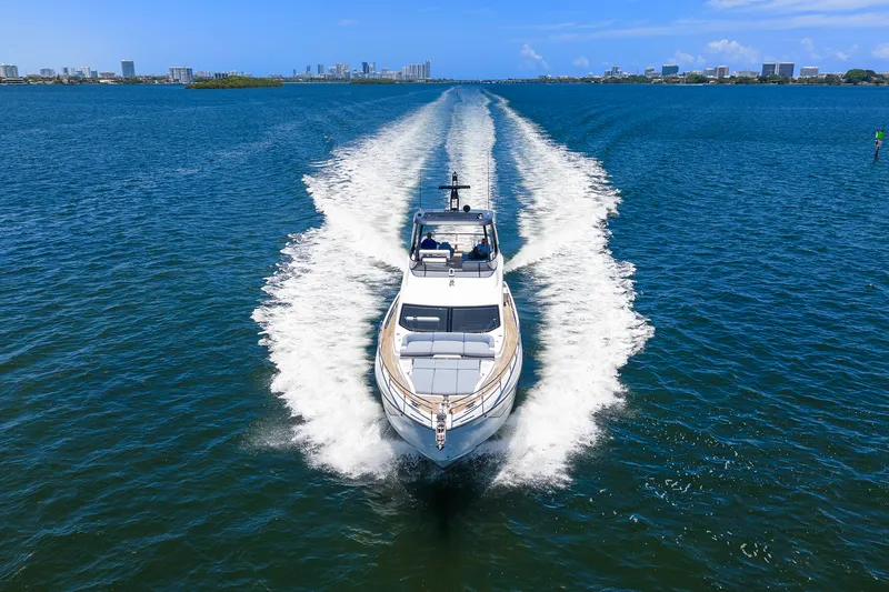 Slide: The Image of Azimut 68 FLY 2025 - 26