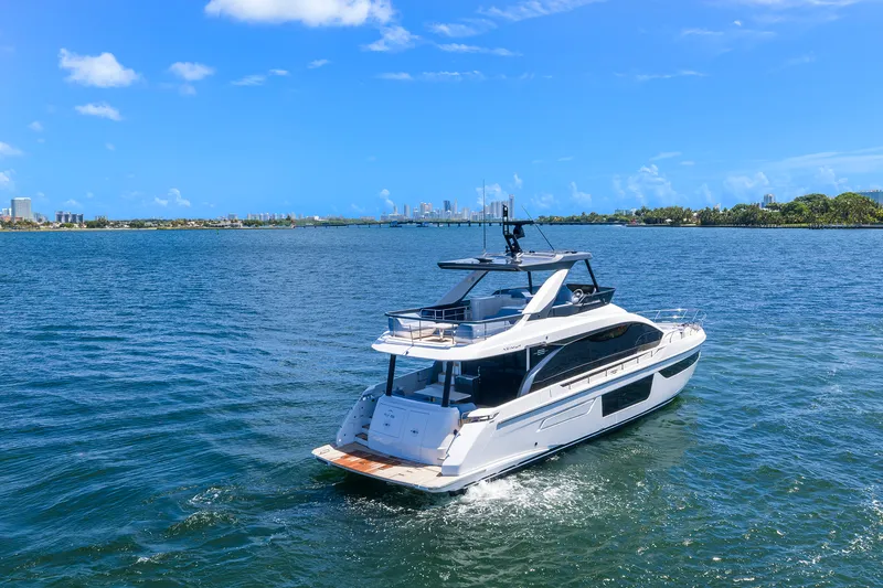 Slide: The Image of Azimut 68 FLY 2025 - 5