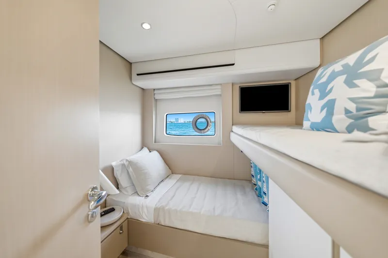 Slide: The Image of Azimut 68 FLY 2025 - 67