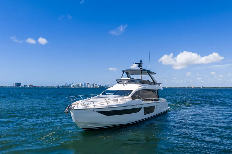 Slide: The Image of Azimut 68 FLY 2025 - 7