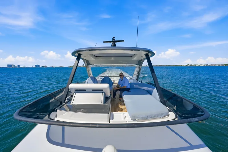 Slide: The Image of Azimut 68 FLY 2025 - 87