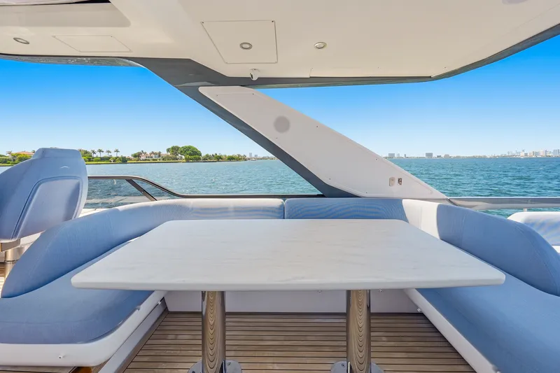 Slide: The Image of Azimut 68 FLY 2025 - 98