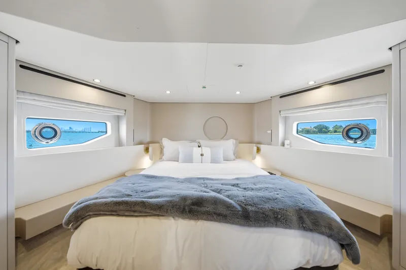 Slide: The Image of Azimut 68 FLY 2025 - 79