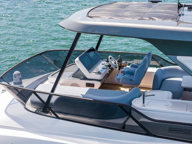 Slide: The Image of Azimut 68 FLY 2025 - 44