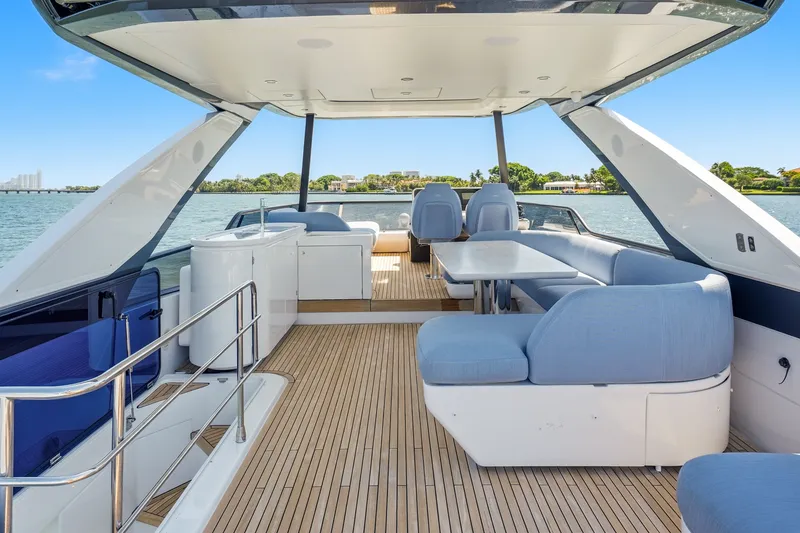 Slide: The Image of Azimut 68 FLY 2025 - 103