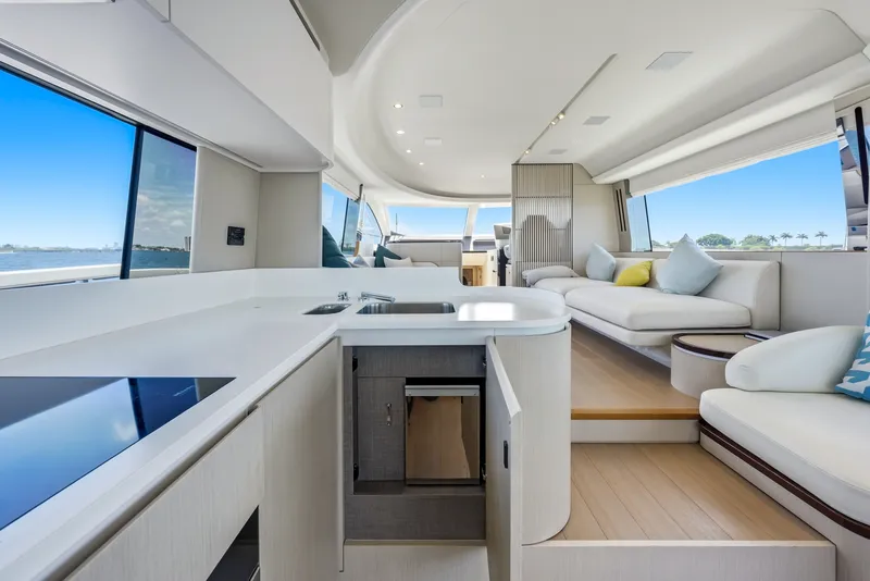 Slide: The Image of Azimut 68 FLY 2025 - 151