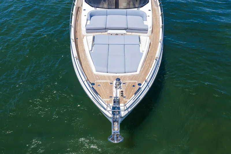 Slide: The Image of Azimut 68 FLY 2025 - 37