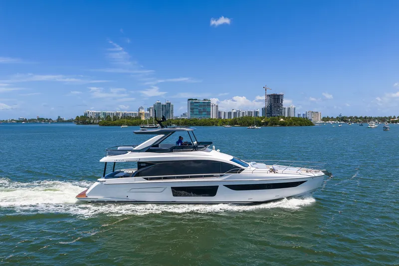 Slide: The Image of Azimut 68 FLY 2025 - 33