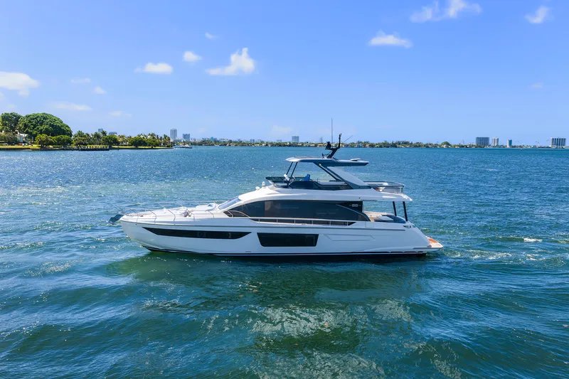 Slide: The Image of Azimut 68 FLY 2025 - 12