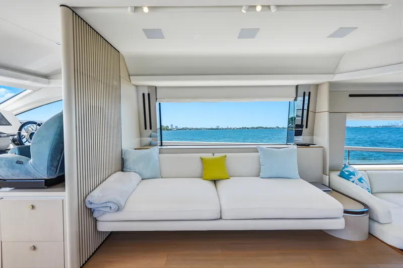 Slide: The Image of Azimut 68 FLY 2025 - 156