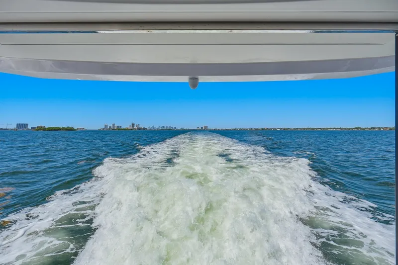 Slide: The Image of Azimut 68 FLY 2025 - 78