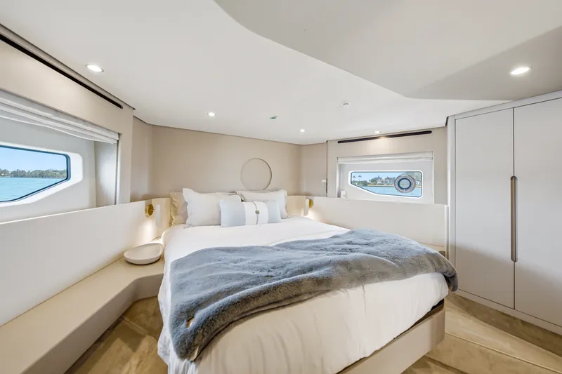 Slide: The Image of Azimut 68 FLY 2025 - 80