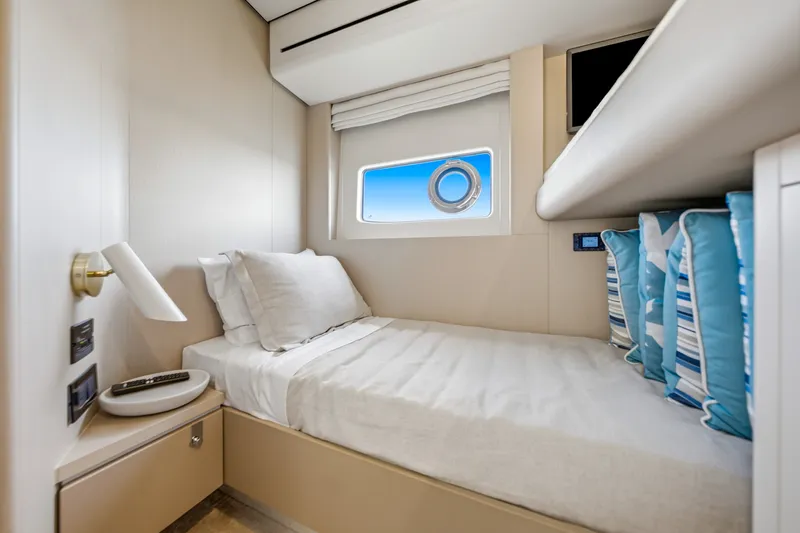 Slide: The Image of Azimut 68 FLY 2025 - 70