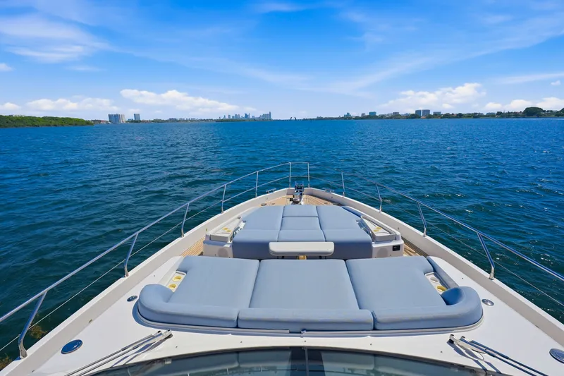 Slide: The Image of Azimut 68 FLY 2025 - 86