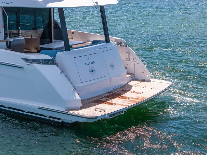 Slide: The Image of Azimut 68 FLY 2025 - 47