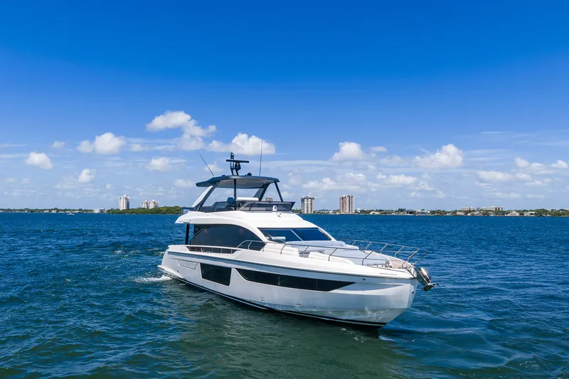 Slide: The Image of Azimut 68 FLY 2025 - 3