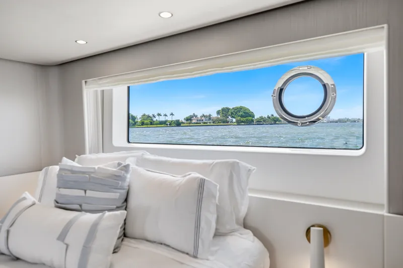 Slide: The Image of Azimut 68 FLY 2025 - 65