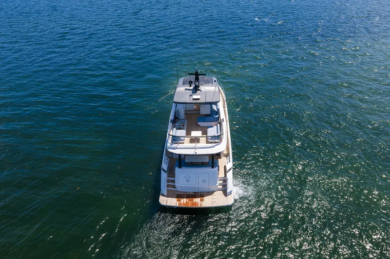 Slide: The Image of Azimut 68 FLY 2025 - 17