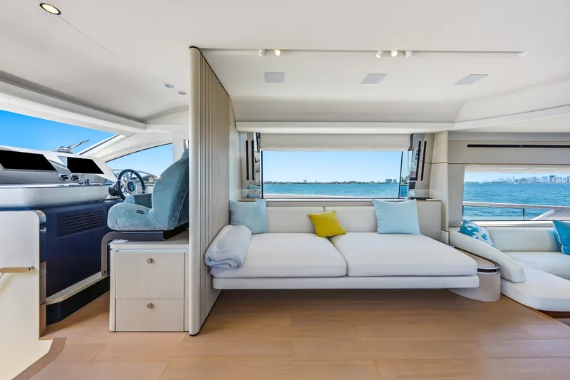 Slide: The Image of Azimut 68 FLY 2025 - 171
