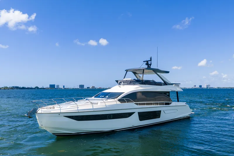 Slide: The Image of Azimut 68 FLY 2025 - 8