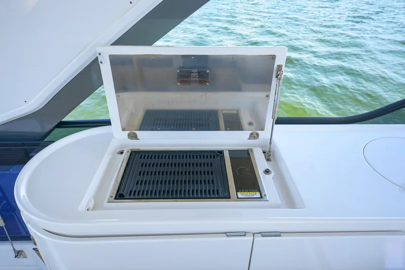 Slide: The Image of Azimut 68 FLY 2025 - 118
