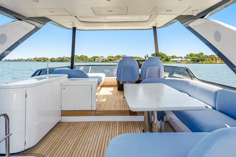 Slide: The Image of Azimut 68 FLY 2025 - 100