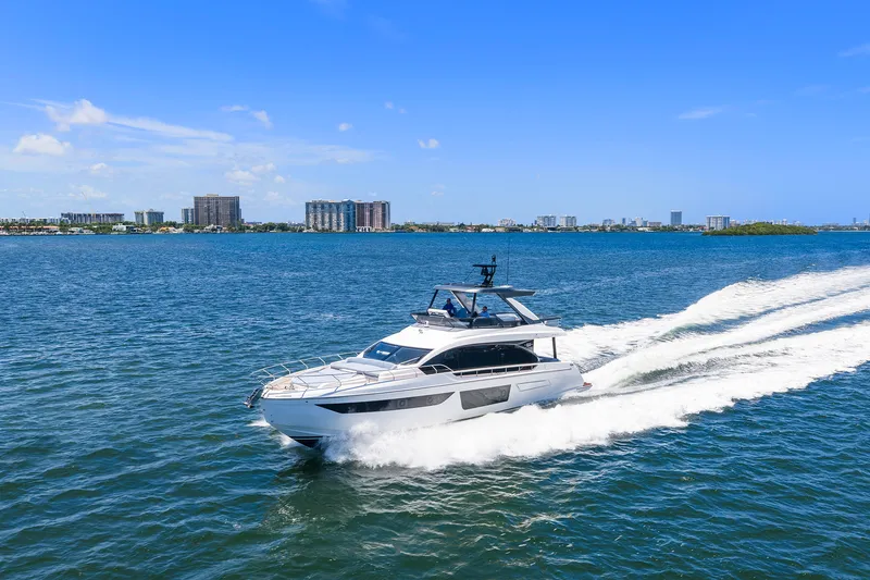 Slide: The Image of Azimut 68 FLY 2025 - 23