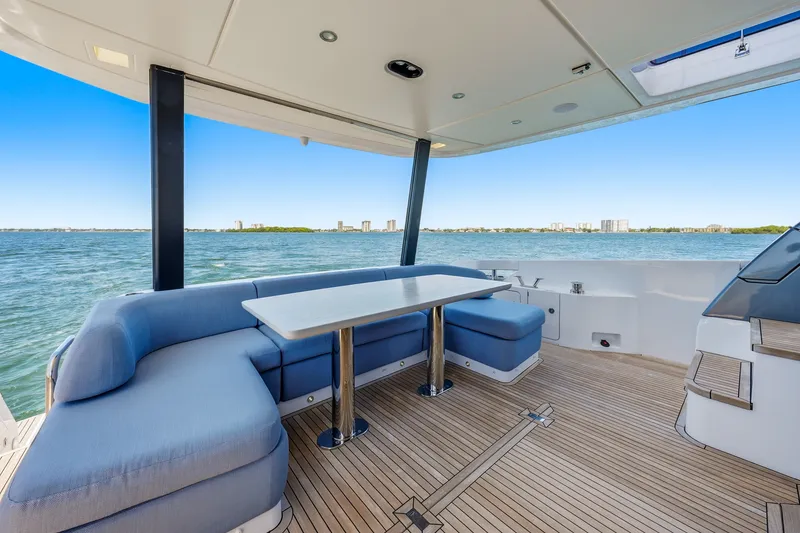 Slide: The Image of Azimut 68 FLY 2025 - 89