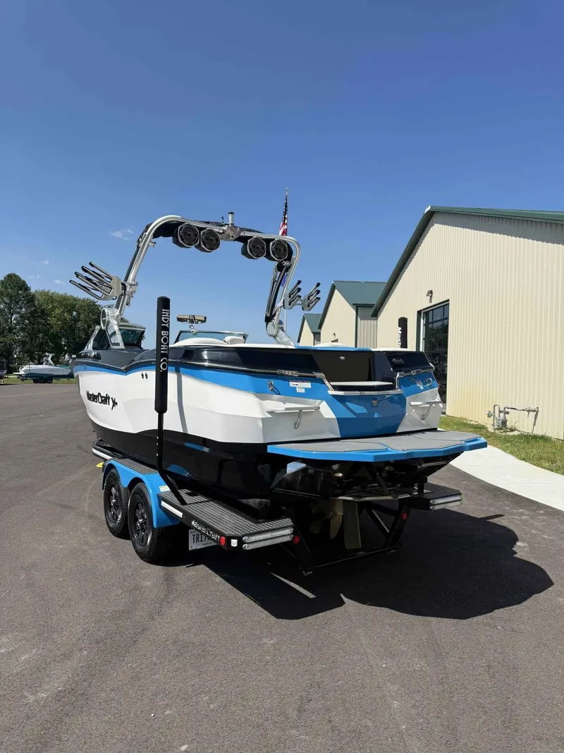 Slide: The Image of MasterCraft XStar 2019 - 1