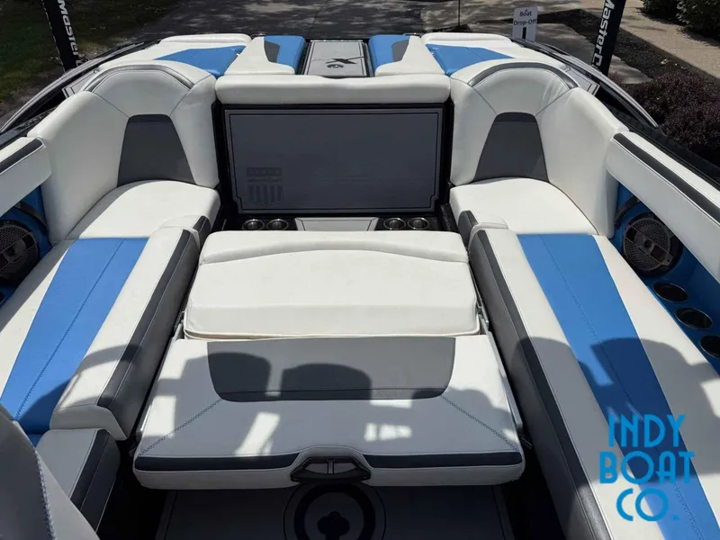 Slide: The Image of MasterCraft XStar 2019 - 6